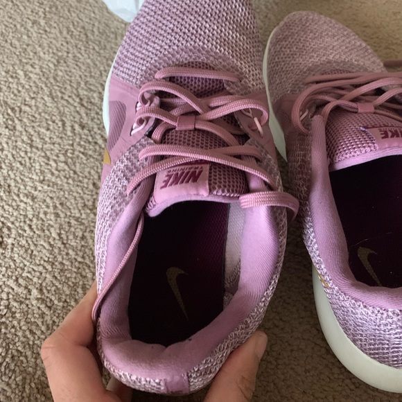 Women Nike Shoes Size 7 (ON SALE) - Picture 4 of 4